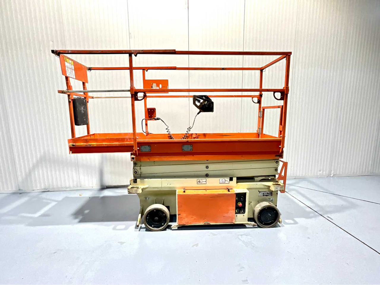 JLG -6RS - AERIAL PLATFORM, 2015, WORKING HEIGHT 7.8 METERS, 279 HOURS, SCISSOR LIFT EXTENDABLE - Pracovní plošina: obrázek 1 JLG -6RS - AERIAL PLATFORM, 2015, WORKING HEIGHT 7.8 METERS, 279 HOURS, SCISSOR LIFT EXTENDABLE - Pracovní plošina: obrázek 1