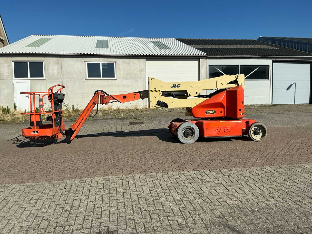 JLG E400AJPN - Pracovní plošina: obrázek 2 JLG E400AJPN - Pracovní plošina: obrázek 2
