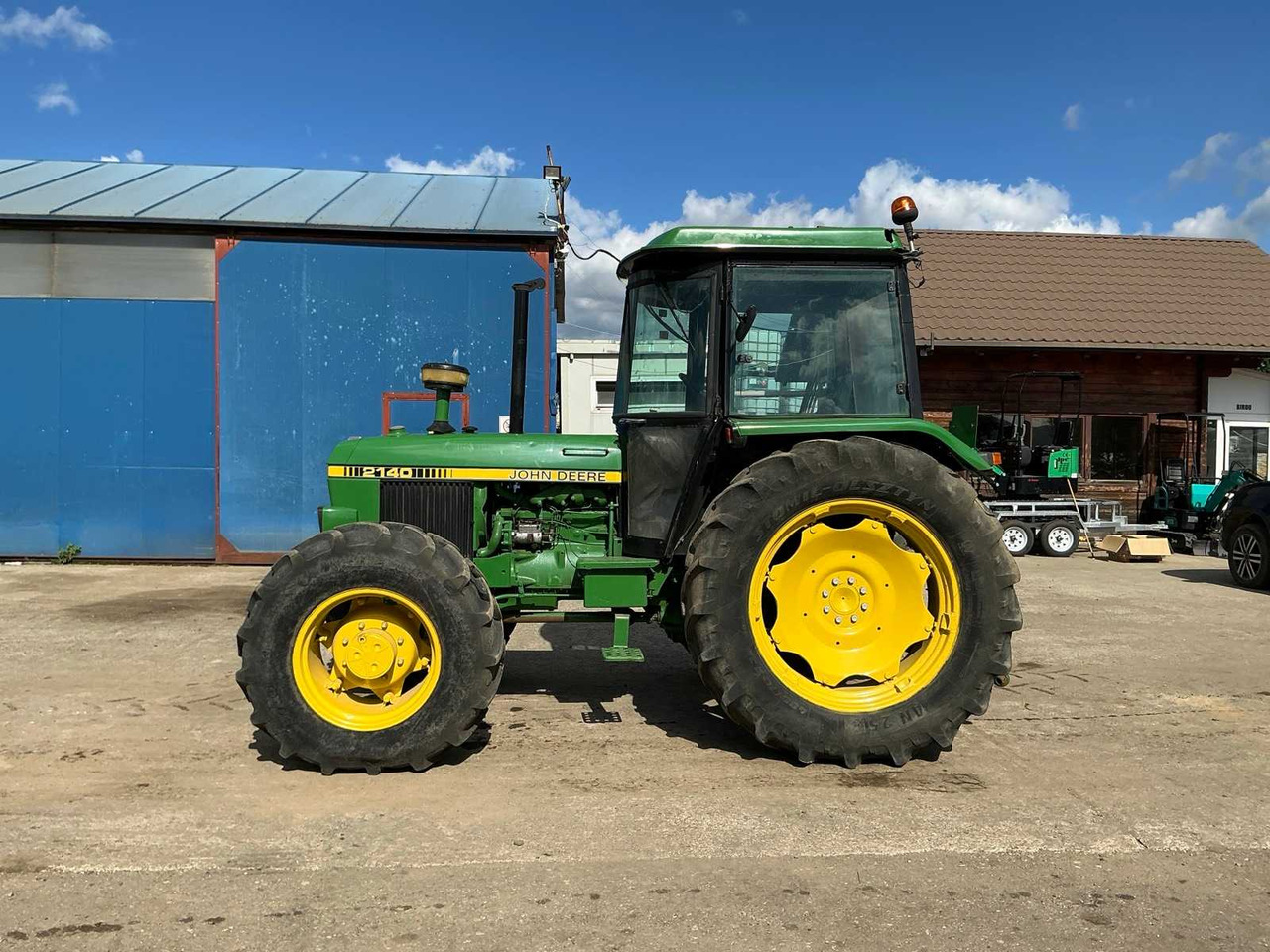 JOHN DEERE 2140 - Traktor: obrázek 3 JOHN DEERE 2140 - Traktor: obrázek 3