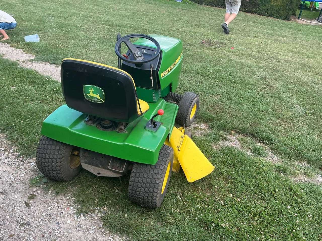 John Deere 160 - Sekačka na trávu: obrázek 4 John Deere 160 - Sekačka na trávu: obrázek 4