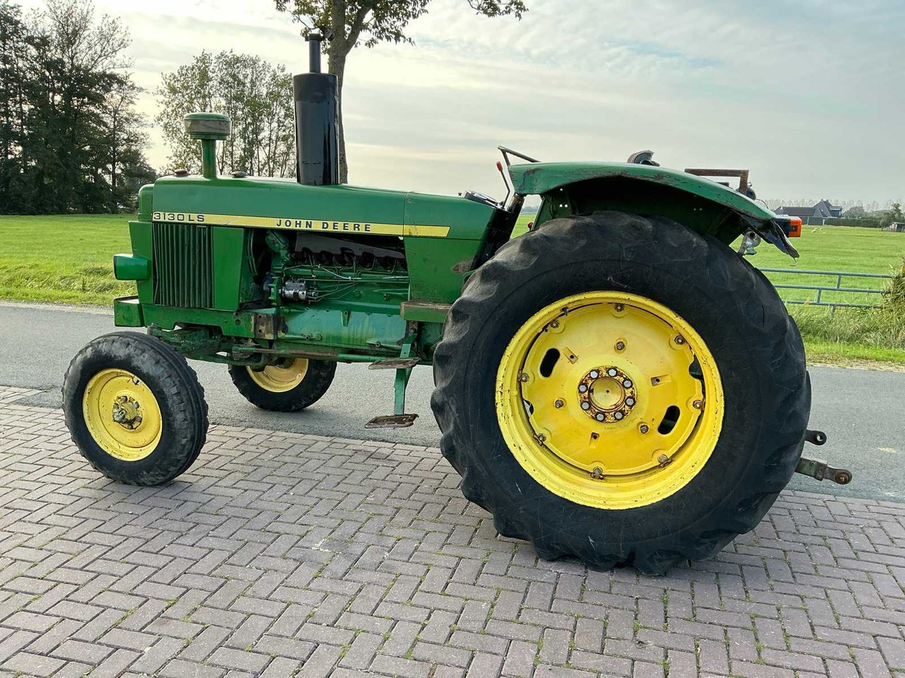 John Deere 3130 - Traktor: obrázek 4 John Deere 3130 - Traktor: obrázek 4