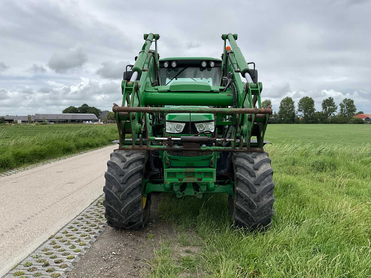 John Deere 6130M - Traktor: obrázek 3 John Deere 6130M - Traktor: obrázek 3