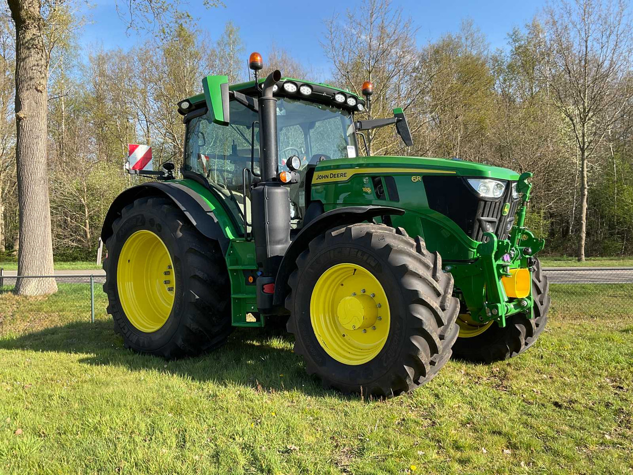 John Deere 6R 185 - Traktor: obrázek 2 John Deere 6R 185 - Traktor: obrázek 2
