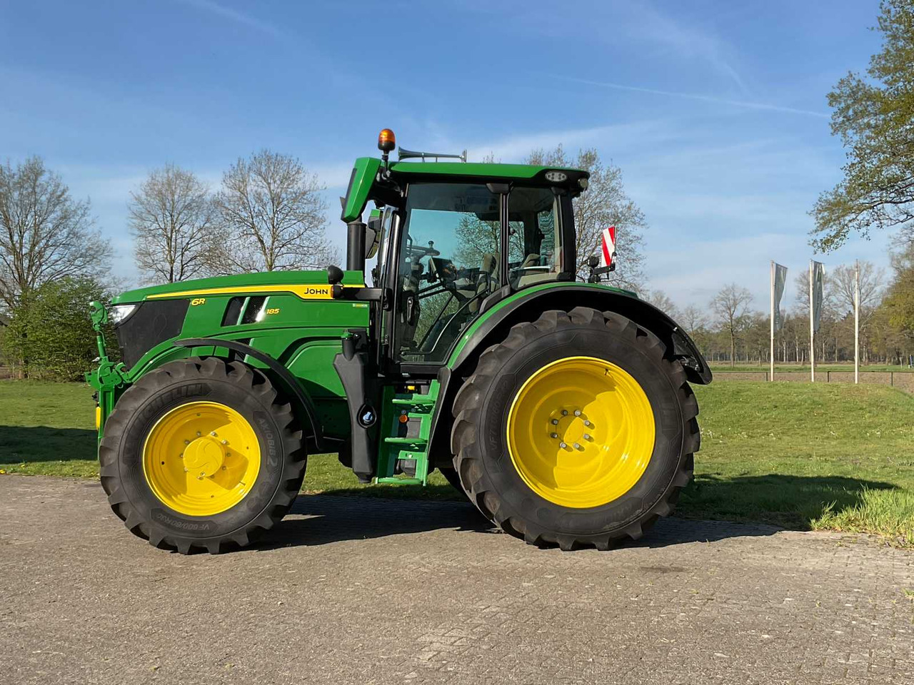 John Deere 6R 185 - Traktor: obrázek 3 John Deere 6R 185 - Traktor: obrázek 3