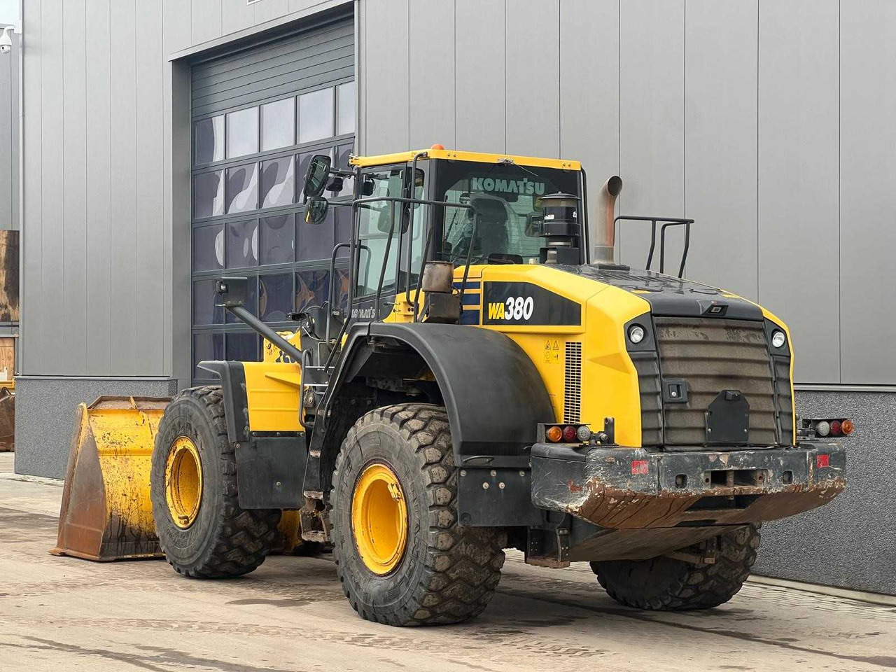Komatsu WA380-7 - Kolový nakladač: obrázek 3 Komatsu WA380-7 - Kolový nakladač: obrázek 3