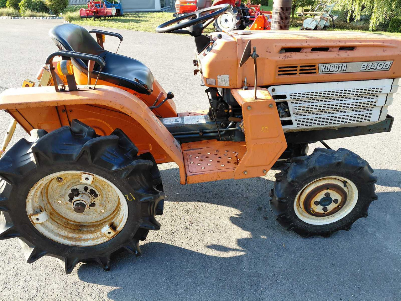 Kubota B1400 - Malotraktor: obrázek 3 Kubota B1400 - Malotraktor: obrázek 3