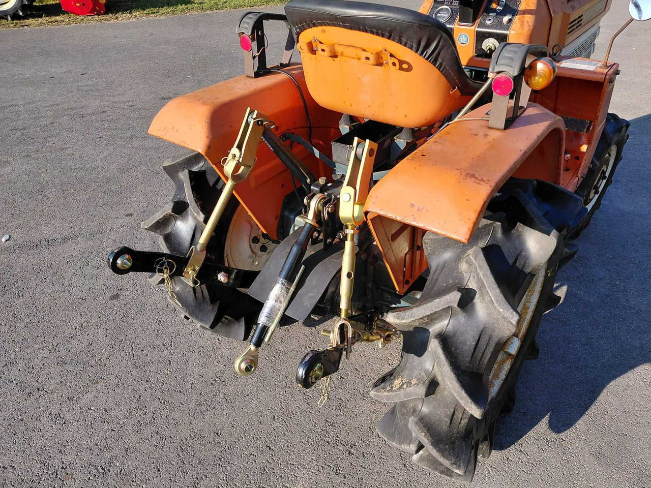 Kubota B1400 - Malotraktor: obrázek 4 Kubota B1400 - Malotraktor: obrázek 4