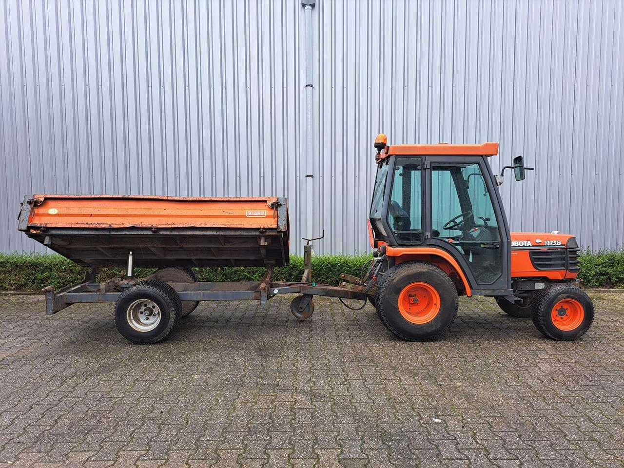 Kubota B2410 - Malotraktor: obrázek 5 Kubota B2410 - Malotraktor: obrázek 5
