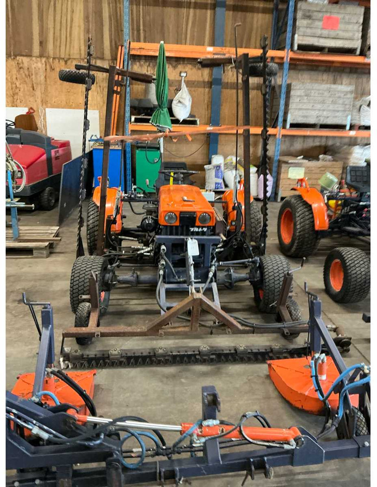 Kubota B7000 4WD - Malotraktor: obrázek 3 Kubota B7000 4WD - Malotraktor: obrázek 3