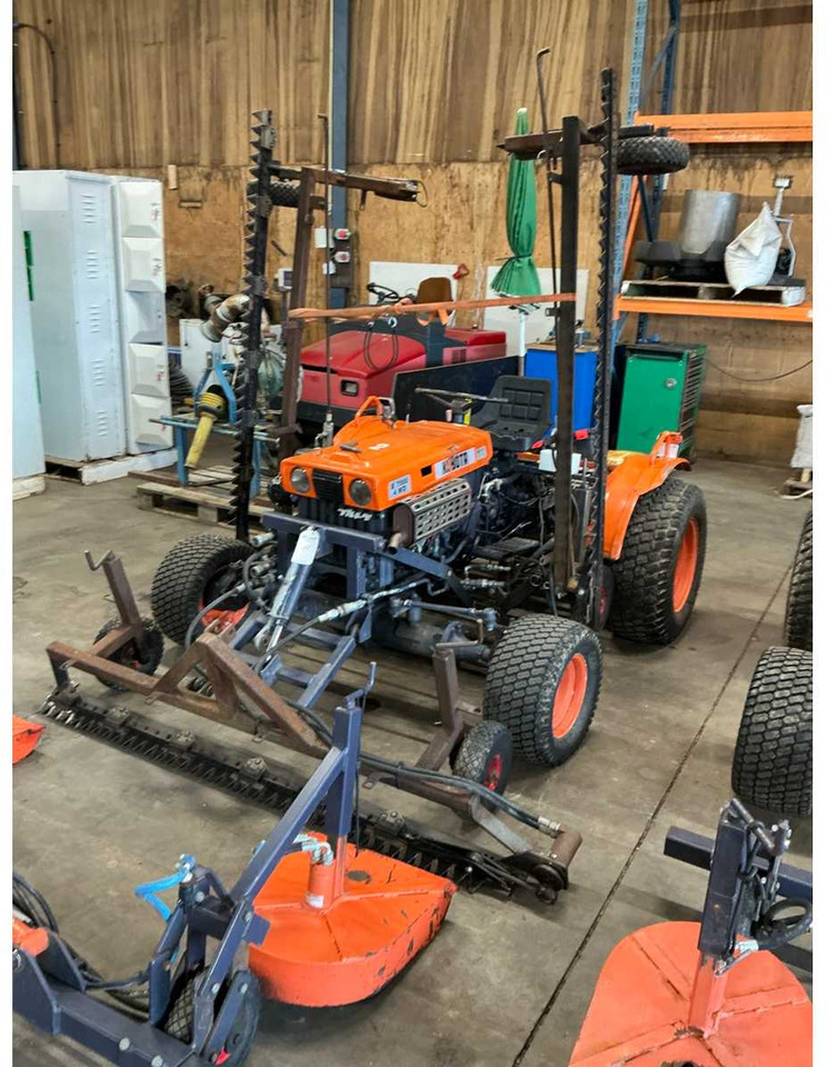 Kubota B7000 4WD - Malotraktor: obrázek 4 Kubota B7000 4WD - Malotraktor: obrázek 4