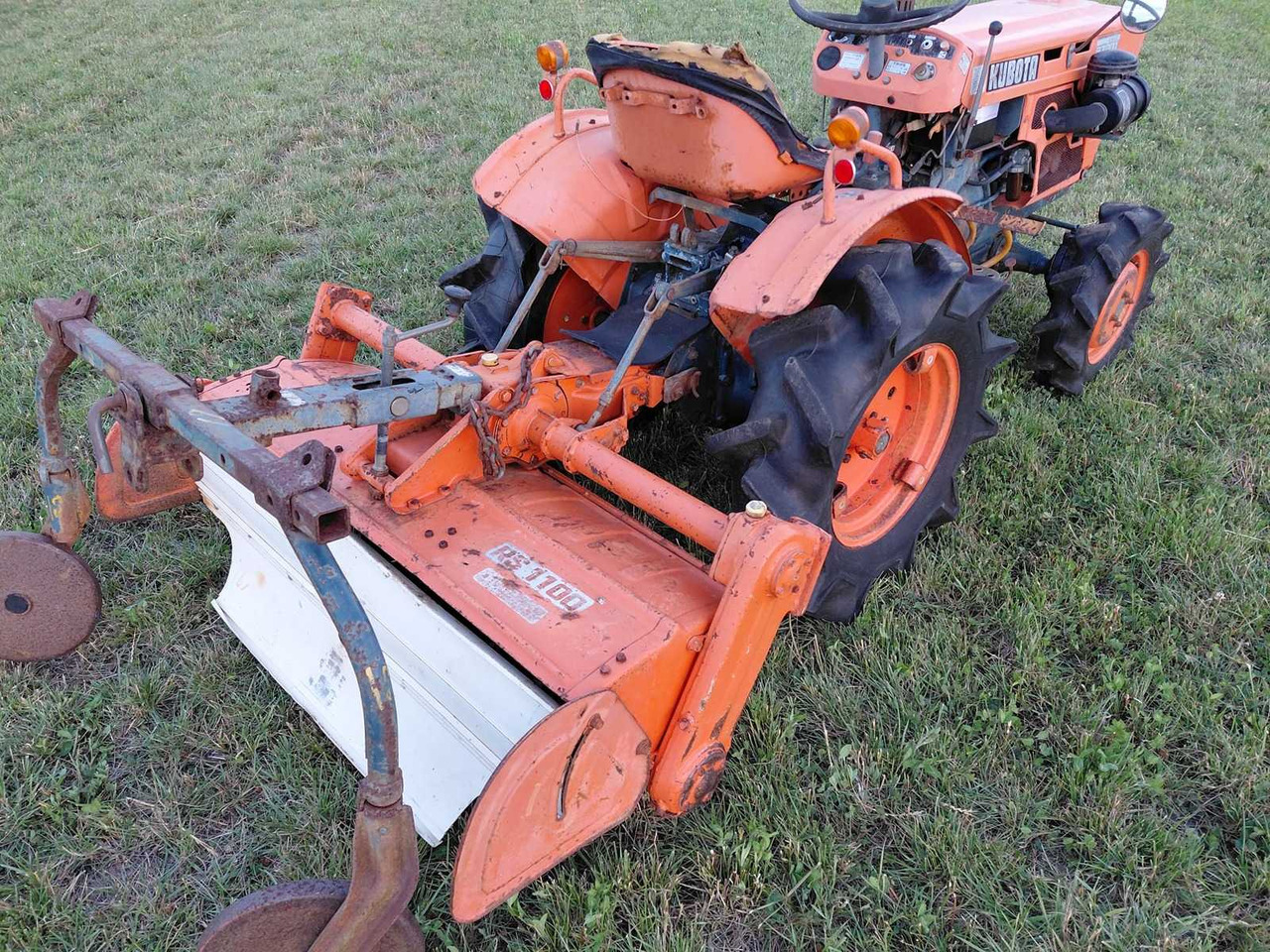 Kubota B7001 - Malotraktor: obrázek 4 Kubota B7001 - Malotraktor: obrázek 4
