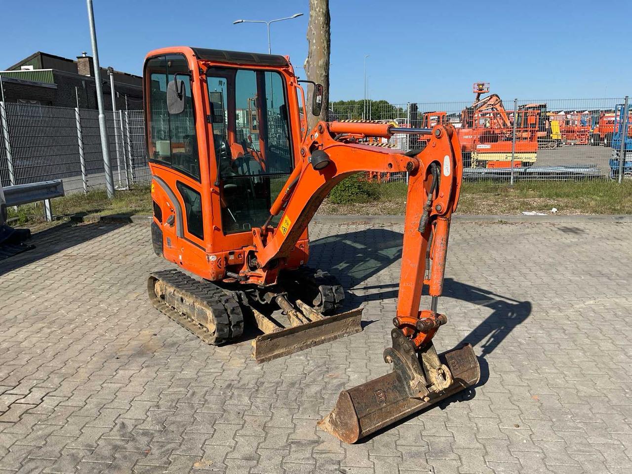 Kubota KX016-4G - Mini rýpadlo: obrázek 2 Kubota KX016-4G - Mini rýpadlo: obrázek 2