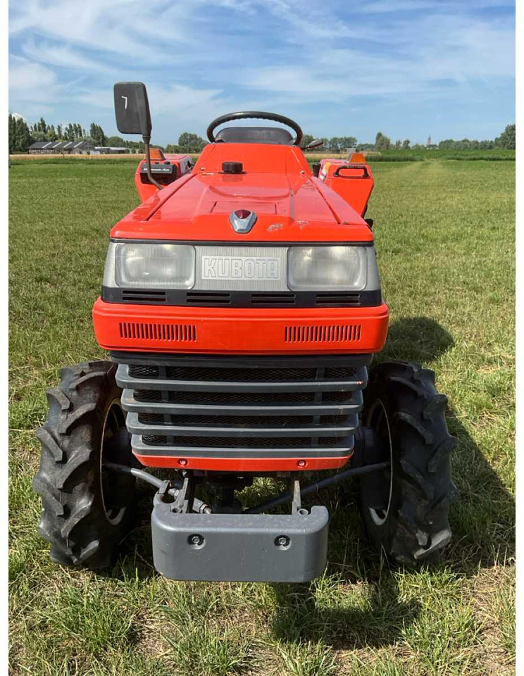 Kubota L1-195 - Malotraktor: obrázek 2 Kubota L1-195 - Malotraktor: obrázek 2