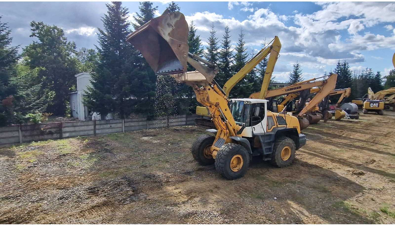 Liebherr L550 - Kolový nakladač: obrázek 2 Liebherr L550 - Kolový nakladač: obrázek 2