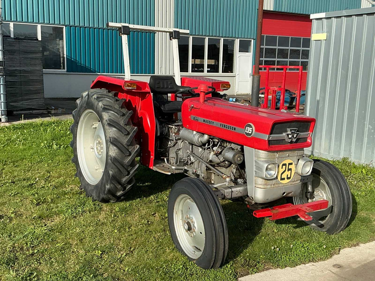 Massey-Ferguson 135 - Traktor: obrázek 3 Massey-Ferguson 135 - Traktor: obrázek 3