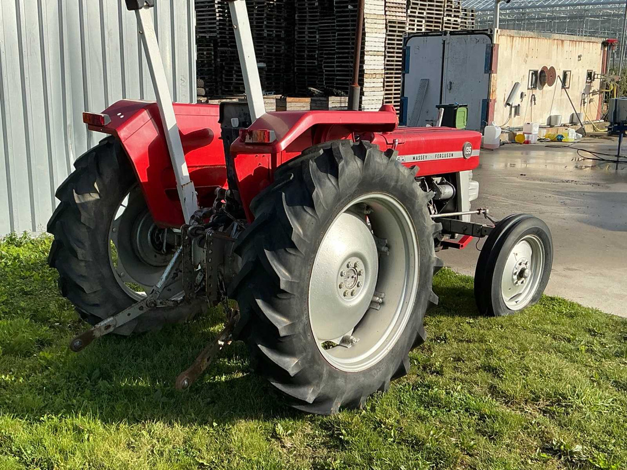 Massey-Ferguson 135 - Traktor: obrázek 5 Massey-Ferguson 135 - Traktor: obrázek 5