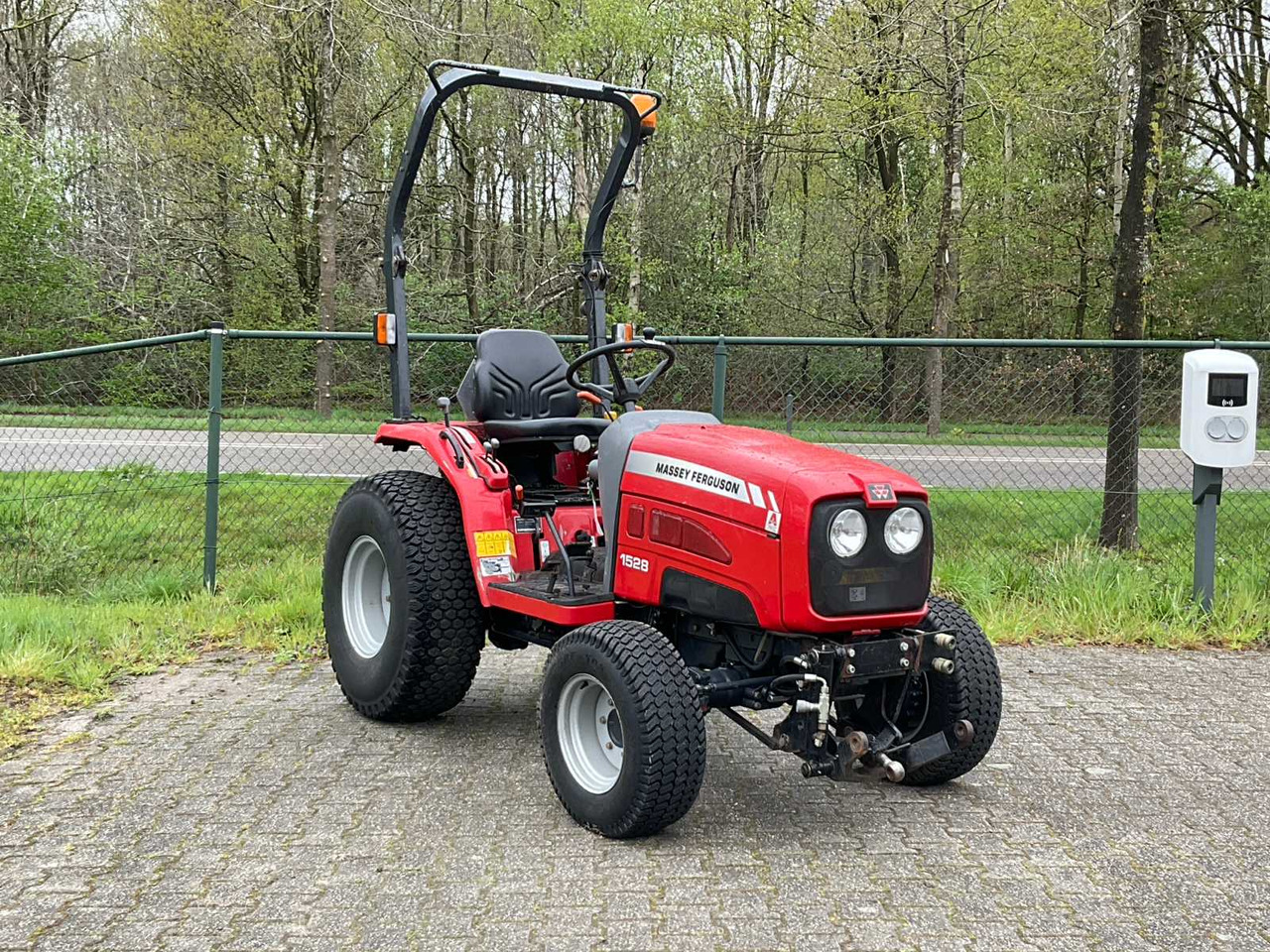 Massey Ferguson 1528 - Malotraktor: obrázek 3 Massey Ferguson 1528 - Malotraktor: obrázek 3