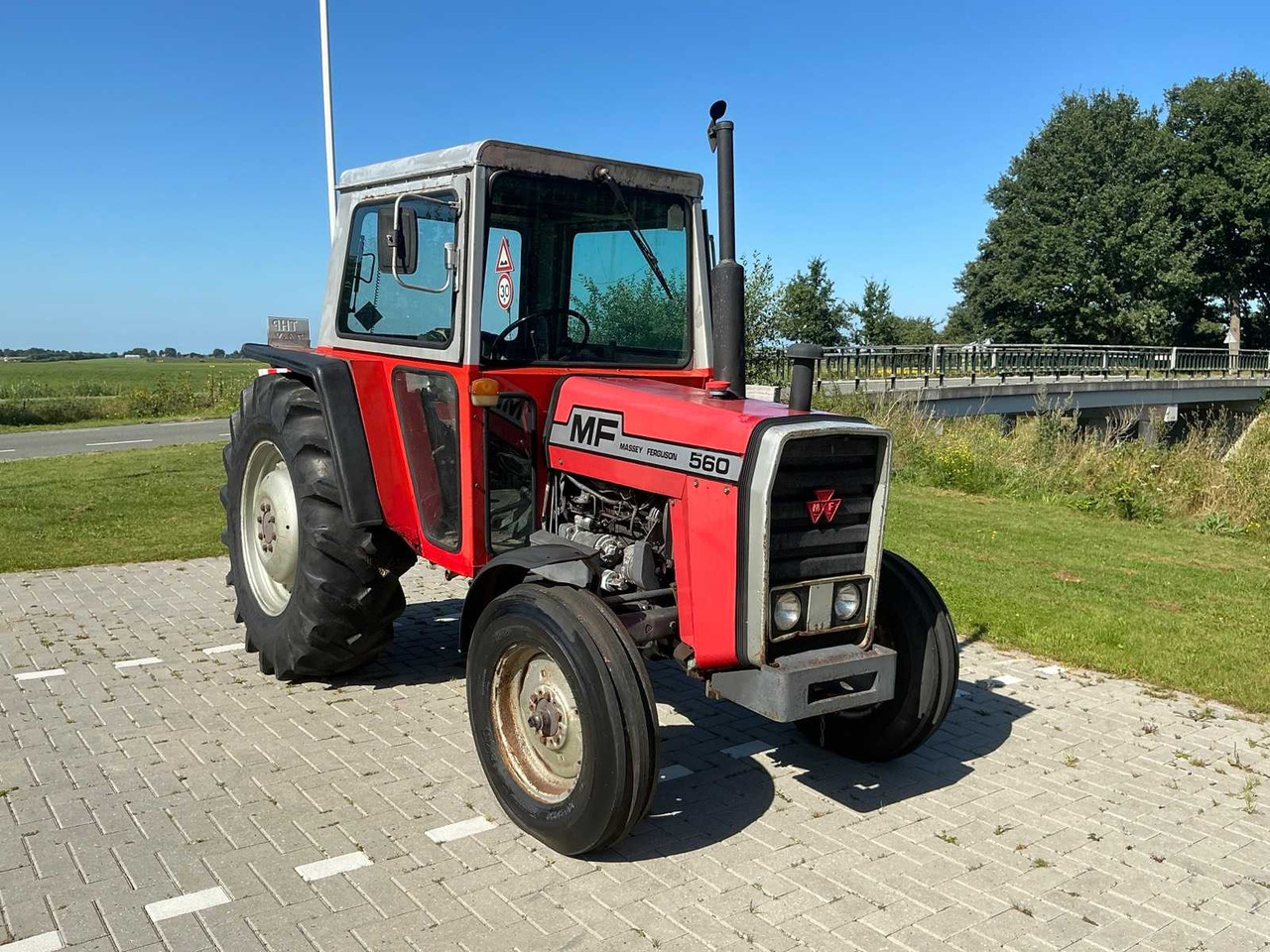 Massey Ferguson 560 - Traktor: obrázek 3 Massey Ferguson 560 - Traktor: obrázek 3