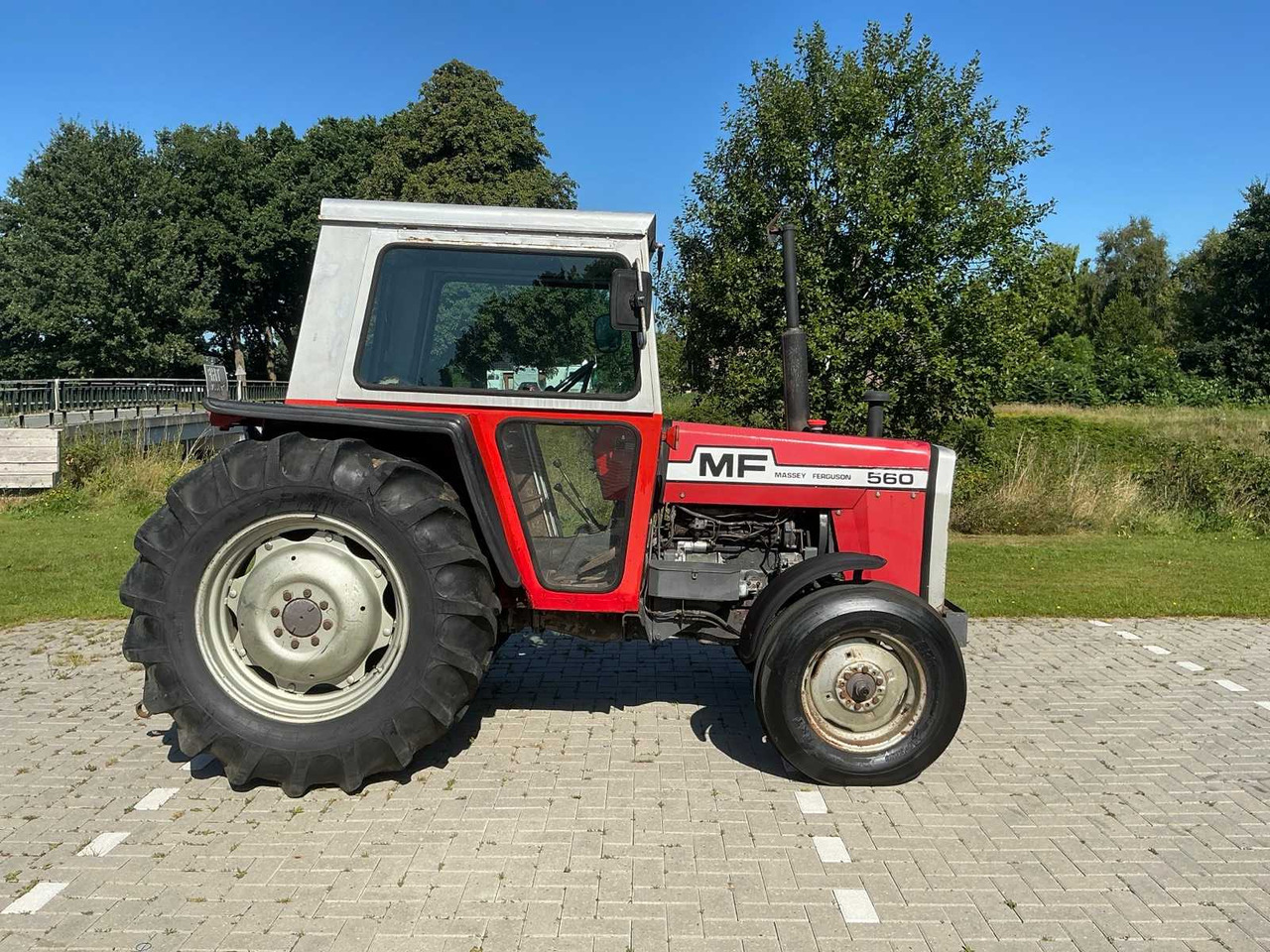 Massey Ferguson 560 - Traktor: obrázek 4 Massey Ferguson 560 - Traktor: obrázek 4