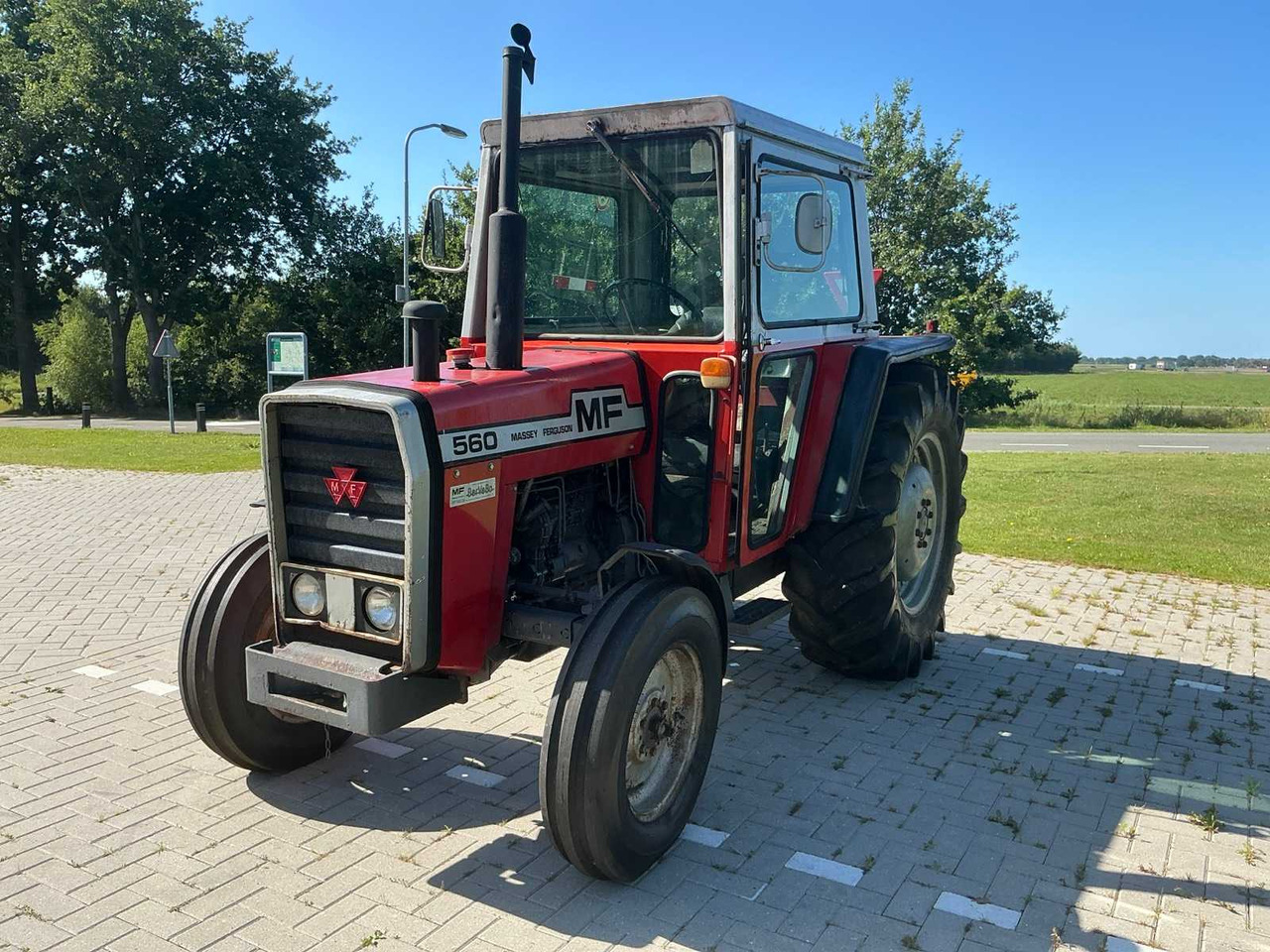 Massey Ferguson 560 - Traktor: obrázek 1 Massey Ferguson 560 - Traktor: obrázek 1