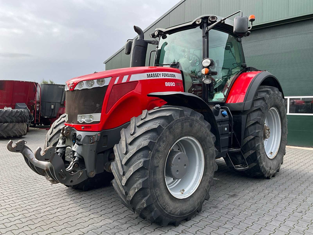 Massey Ferguson 8690 Dyna VT - Traktor: obrázek 2 Massey Ferguson 8690 Dyna VT - Traktor: obrázek 2