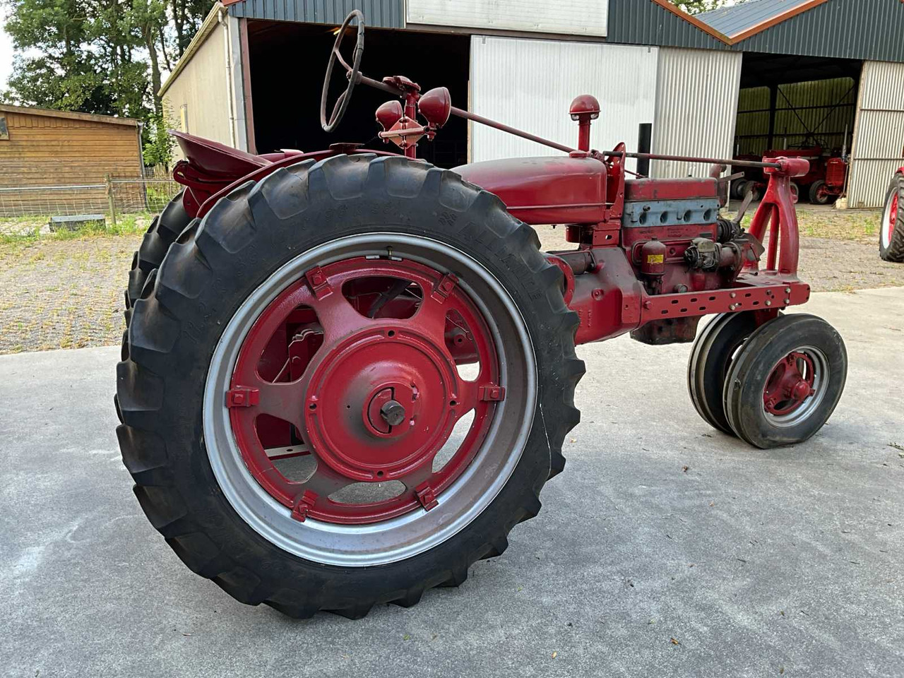 McCormick Benzine - Traktor: obrázek 3 McCormick Benzine - Traktor: obrázek 3