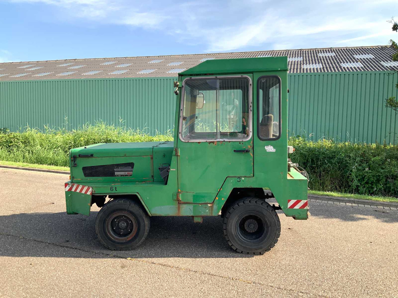 Mercedes - Komunální traktor: obrázek 1 Mercedes - Komunální traktor: obrázek 1