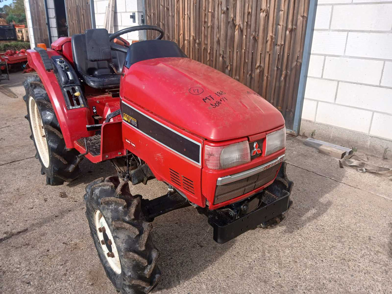 Mitsubishi MT185 - Malotraktor: obrázek 2 Mitsubishi MT185 - Malotraktor: obrázek 2