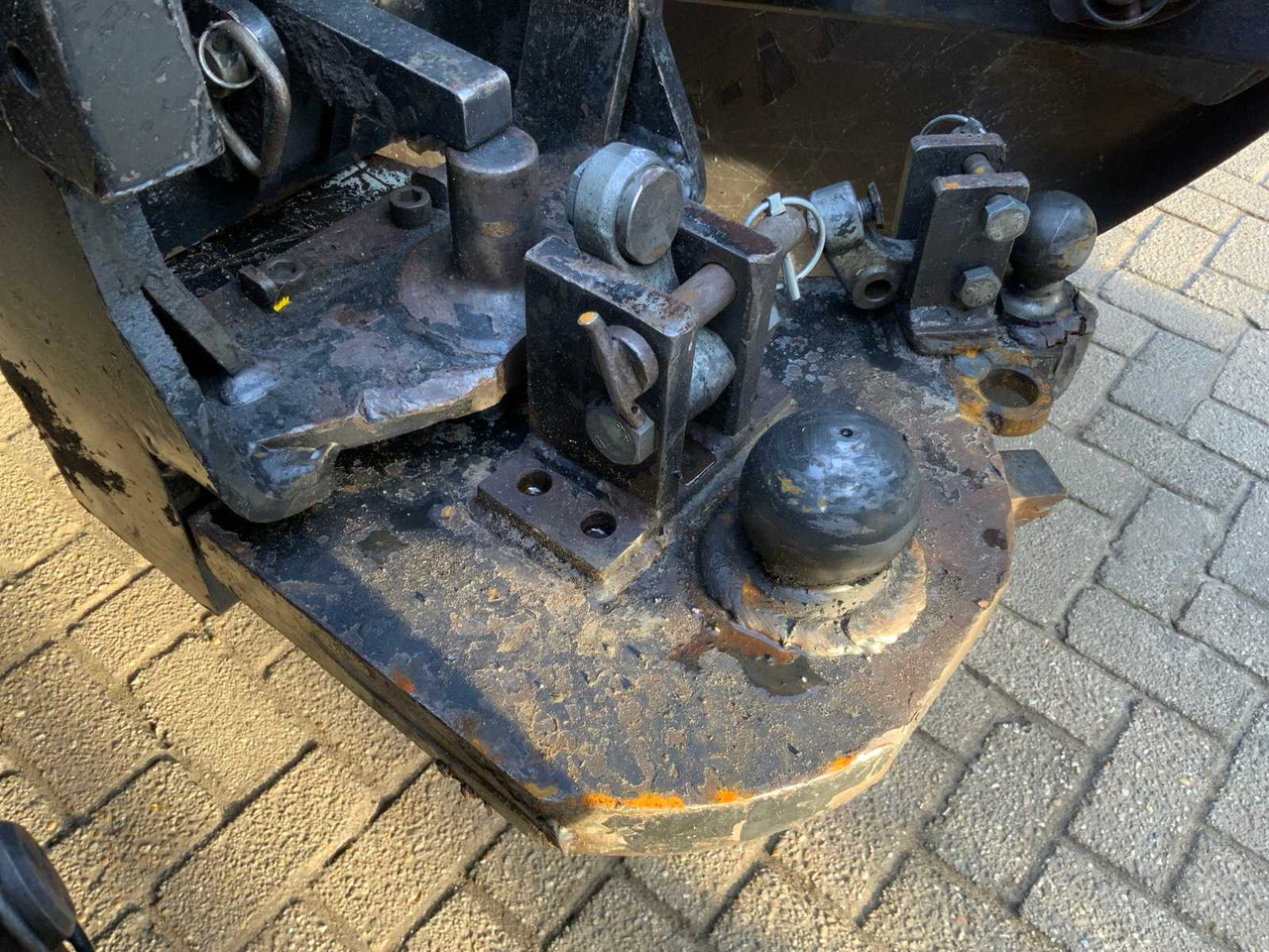 NEW HOLLAND 7000-SERIES / K80 - K50 TOWBAR - Traktor: obrázek 1 NEW HOLLAND 7000-SERIES / K80 - K50 TOWBAR - Traktor: obrázek 1