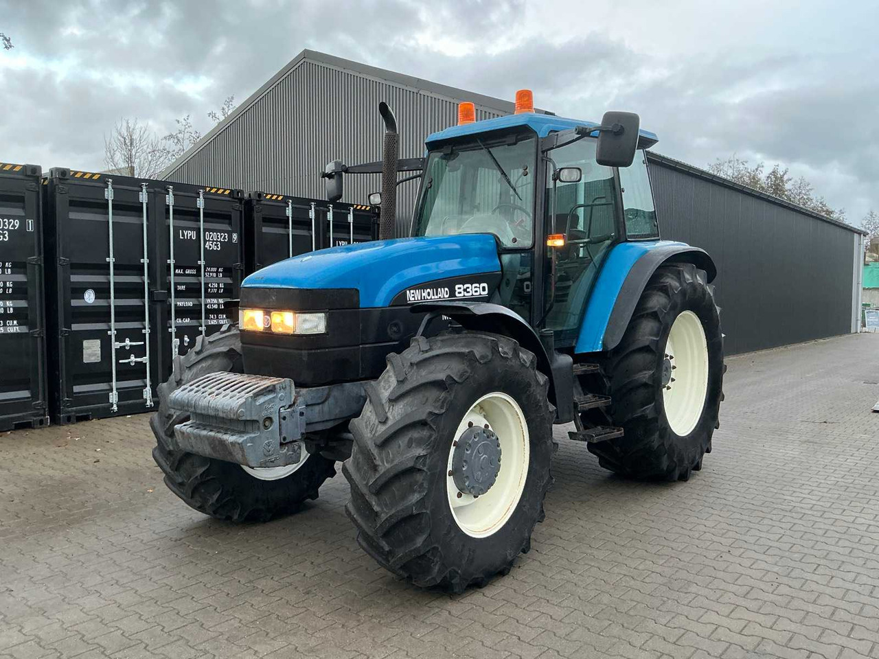 NEW HOLLAND 8360 ALL-WHEEL DRIVE FARM TRACTOR - Traktor: obrázek 1 NEW HOLLAND 8360 ALL-WHEEL DRIVE FARM TRACTOR - Traktor: obrázek 1