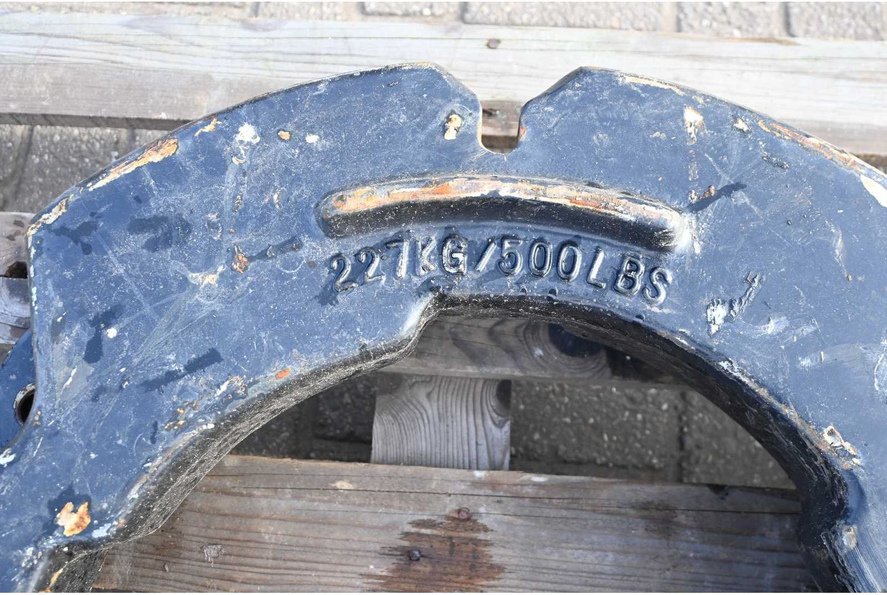 NEW HOLLAND - BNF36 - WHEEL WEIGHT (2X) - Traktor: obrázek 4 NEW HOLLAND - BNF36 - WHEEL WEIGHT (2X) - Traktor: obrázek 4