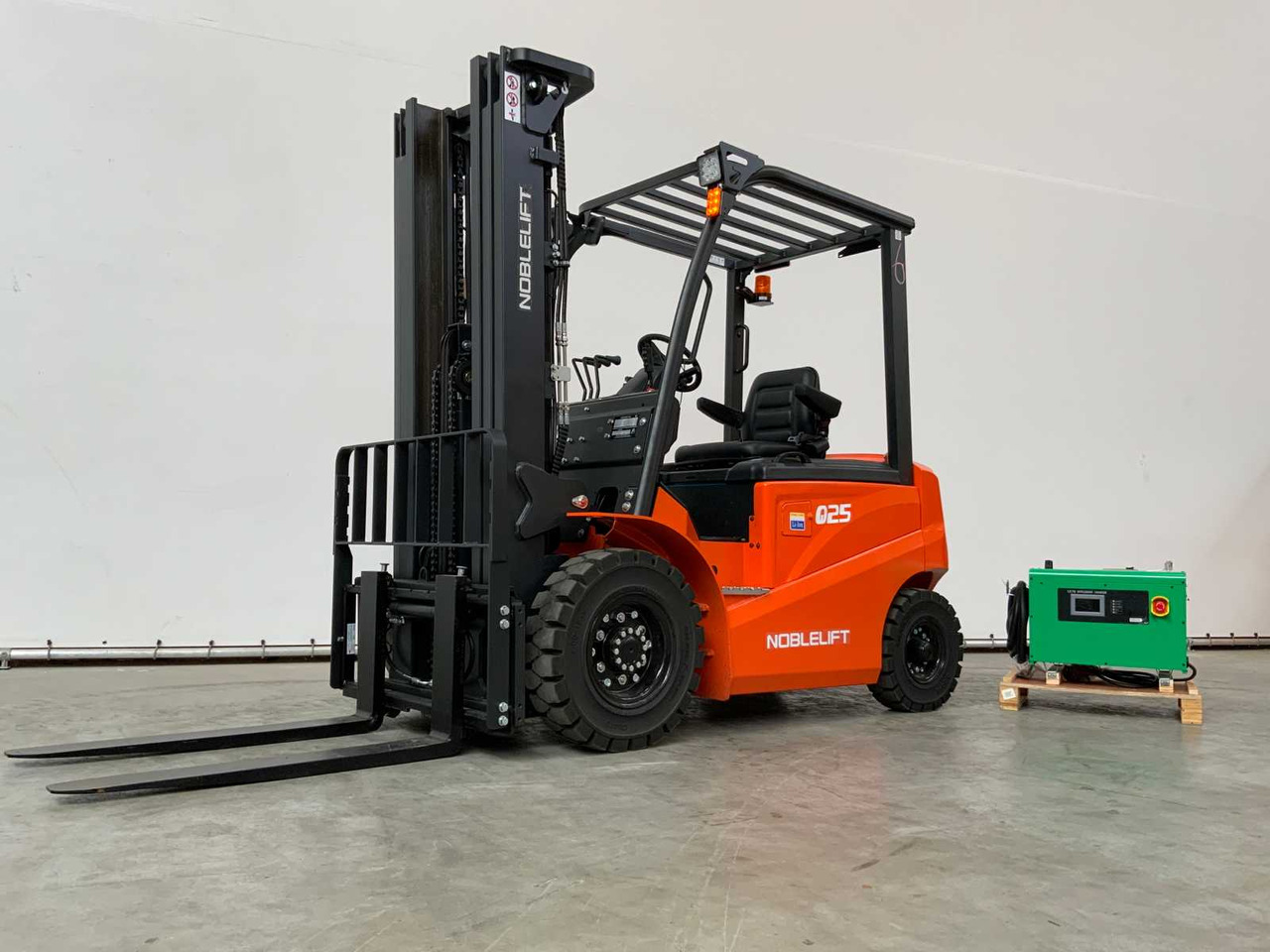 NOBLELIFT - 2024 - Q25-SERIES - 2.5T FORKLIFT ADJUSTABLE FORKS 4.8M - Vysokozdvižný vozík: obrázek 4 NOBLELIFT - 2024 - Q25-SERIES - 2.5T FORKLIFT ADJUSTABLE FORKS 4.8M - Vysokozdvižný vozík: obrázek 4