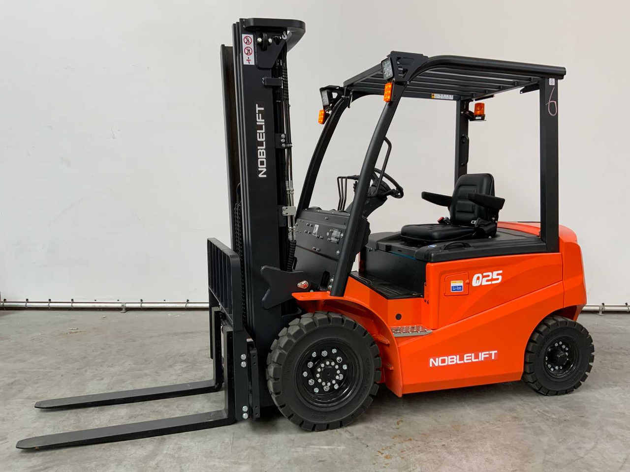 NOBLELIFT - 2024 - Q25-SERIES - 2.5T FORKLIFT ADJUSTABLE FORKS 4.8M - Vysokozdvižný vozík: obrázek 1 NOBLELIFT - 2024 - Q25-SERIES - 2.5T FORKLIFT ADJUSTABLE FORKS 4.8M - Vysokozdvižný vozík: obrázek 1