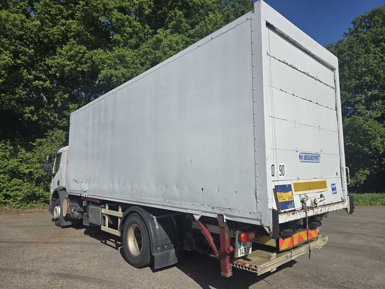 2010 VOLVO FE260 - RIGID WITH TAILGATE - 7.1L DIESEL – AIR-CONDITIONED - Nákladní auto: obrázek 3 2010 VOLVO FE260 - RIGID WITH TAILGATE - 7.1L DIESEL – AIR-CONDITIONED - Nákladní auto: obrázek 3