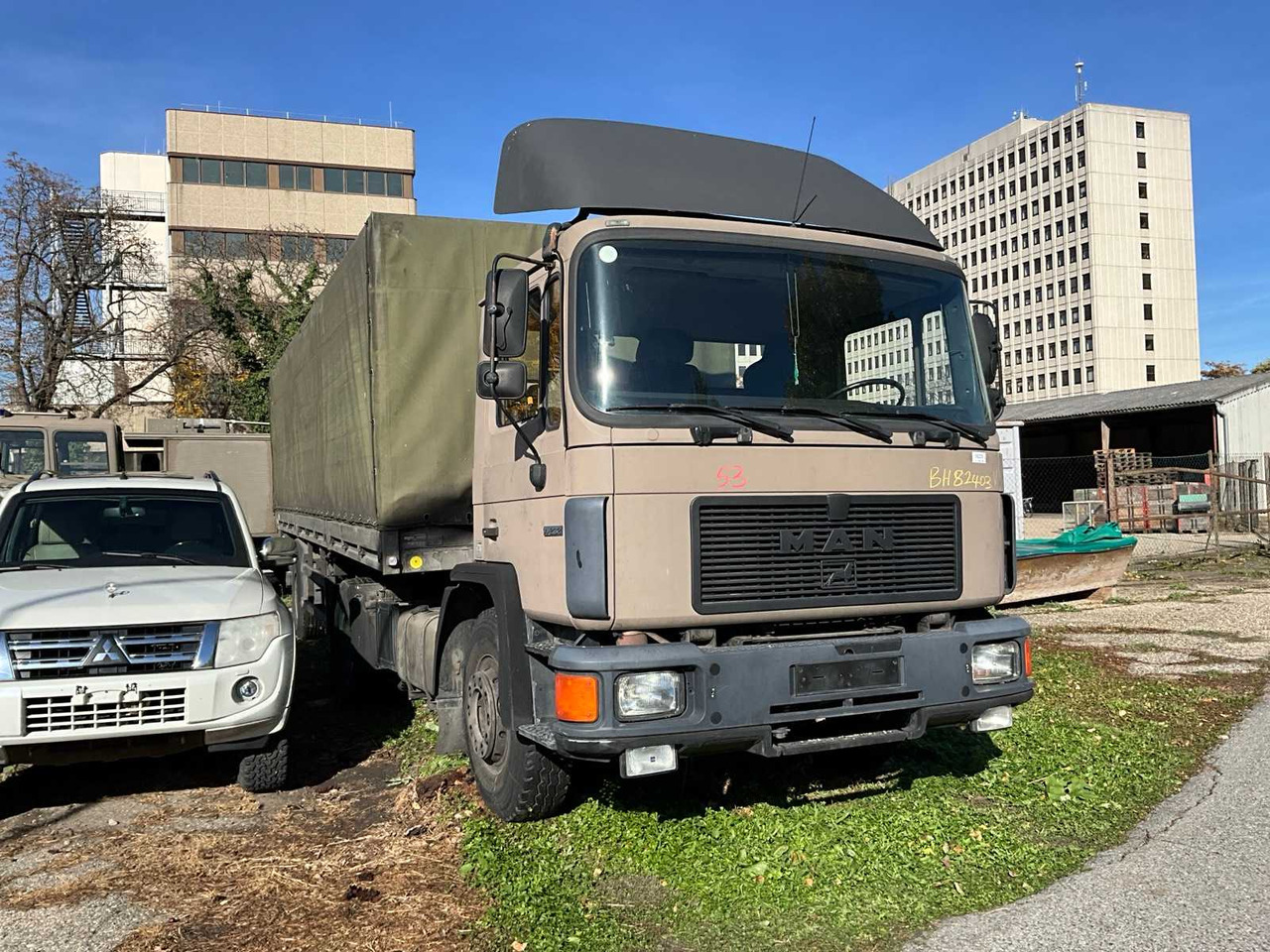 TRACTOR UNIT WITH SEMI-TRAILER - Nákladní auto: obrázek 3 TRACTOR UNIT WITH SEMI-TRAILER - Nákladní auto: obrázek 3