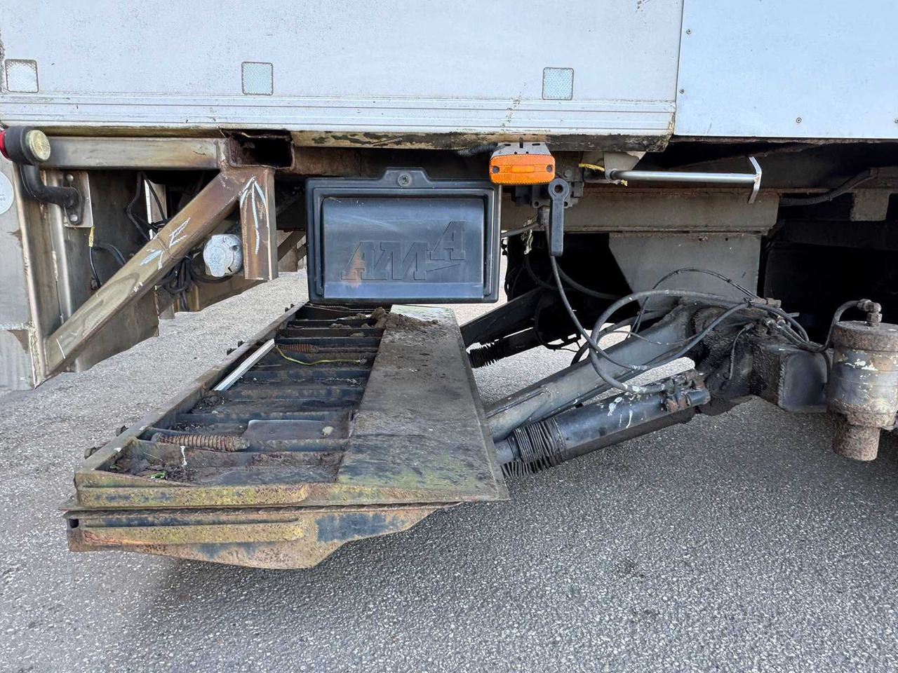 H.T.F. - 2002 - HZP32 - SEMI-TRAILER WITH CLOSED BODY WITH STEERED REAR AXLE, AMA TAIL LIFT 14 METERS OG-13-ZV - Návěs: obrázek 5 H.T.F. - 2002 - HZP32 - SEMI-TRAILER WITH CLOSED BODY WITH STEERED REAR AXLE, AMA TAIL LIFT 14 METERS OG-13-ZV - Návěs: obrázek 5