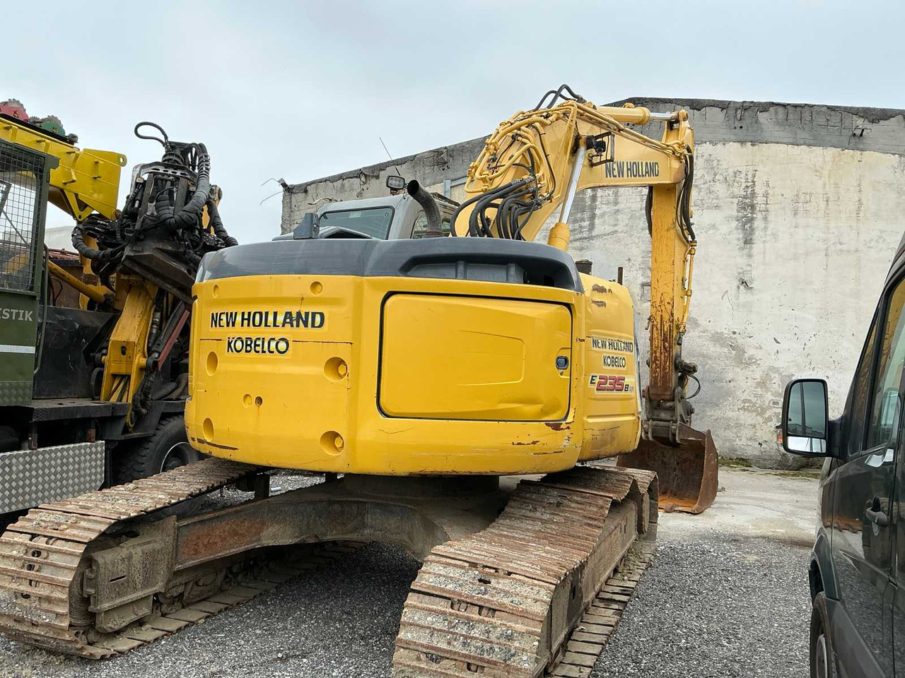Pásové rýpadlo New Holland E235BSR-2: obrázek 20