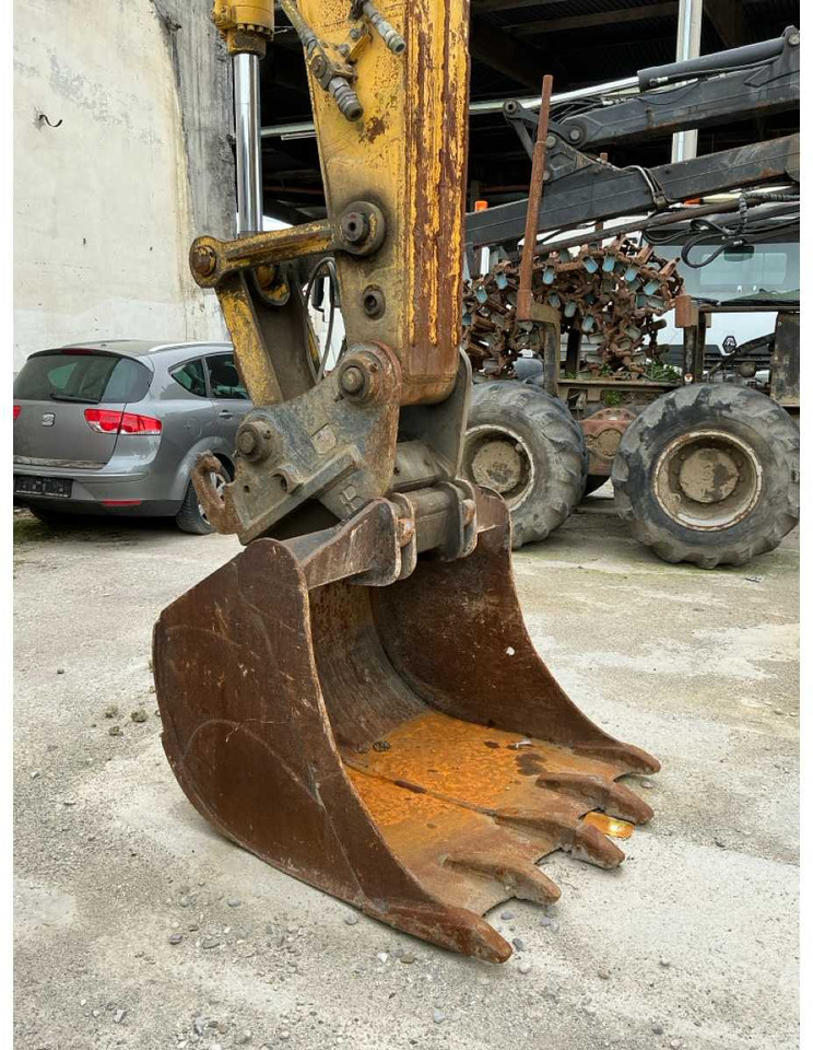 Pásové rýpadlo New Holland E235BSR-2: obrázek 31