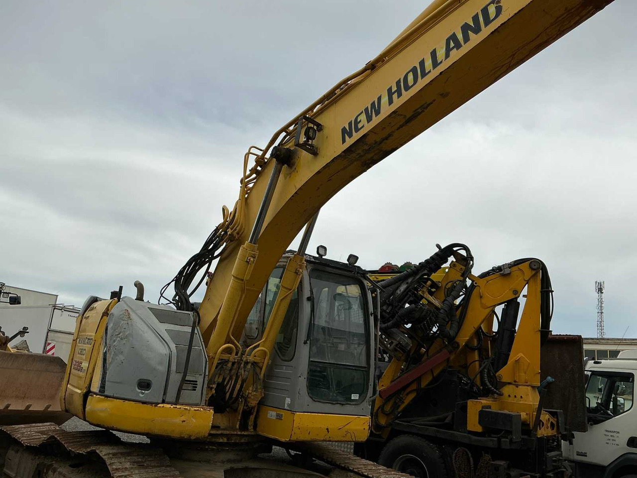 Pásové rýpadlo New Holland E235BSR-2: obrázek 6