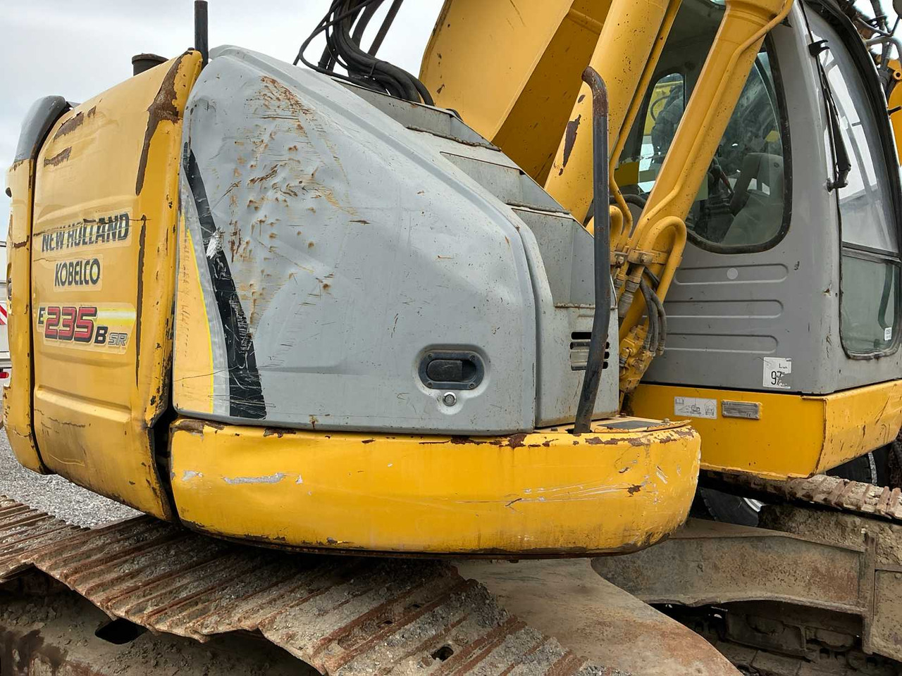 Pásové rýpadlo New Holland E235BSR-2: obrázek 16