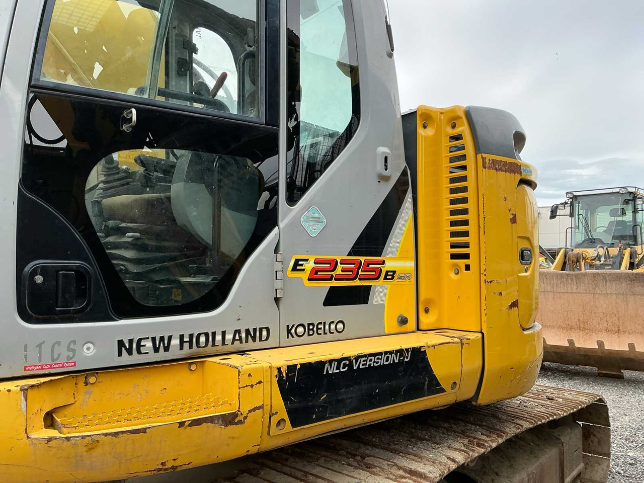 Pásové rýpadlo New Holland E235BSR-2: obrázek 25