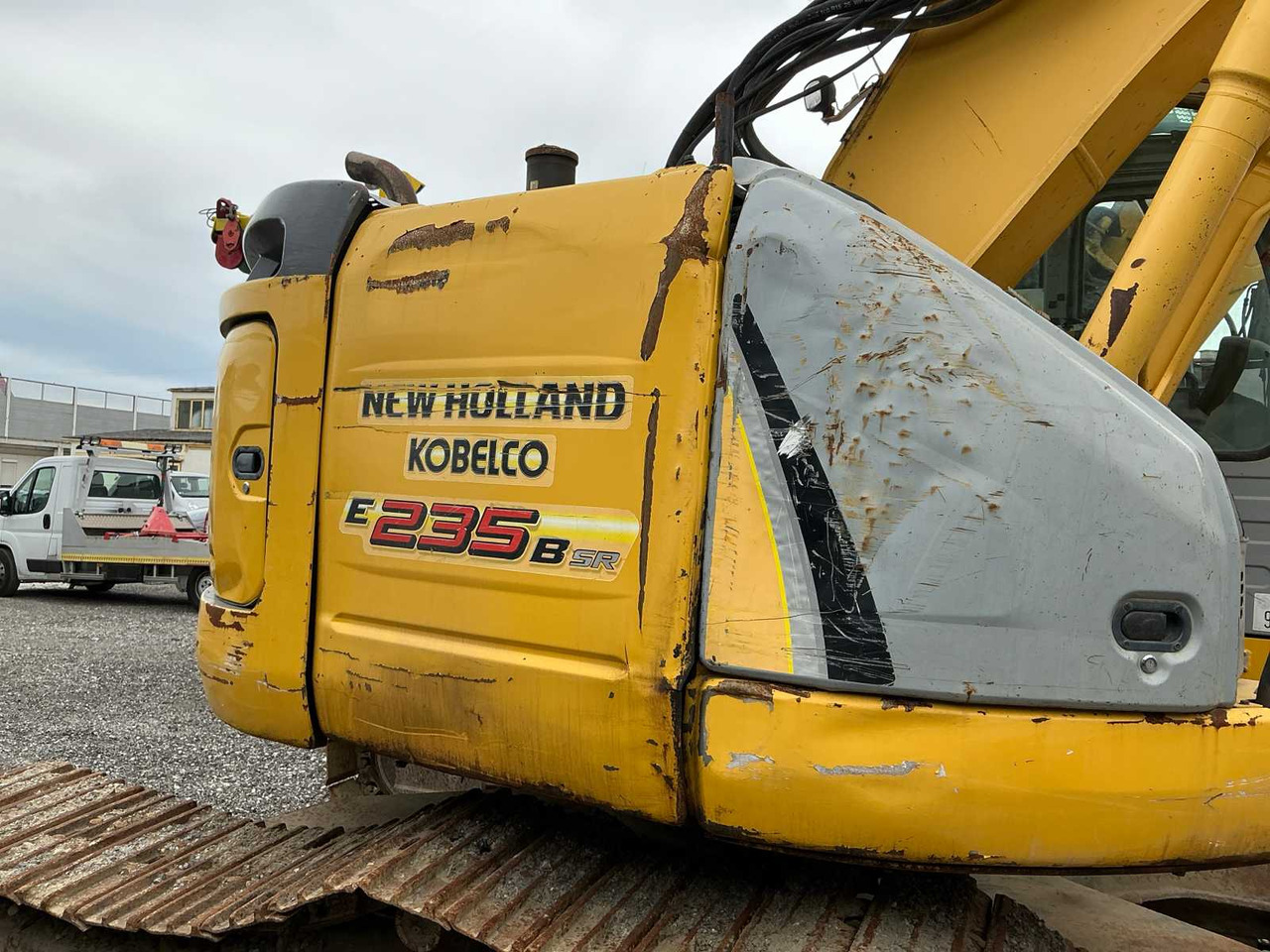 Pásové rýpadlo New Holland E235BSR-2: obrázek 17