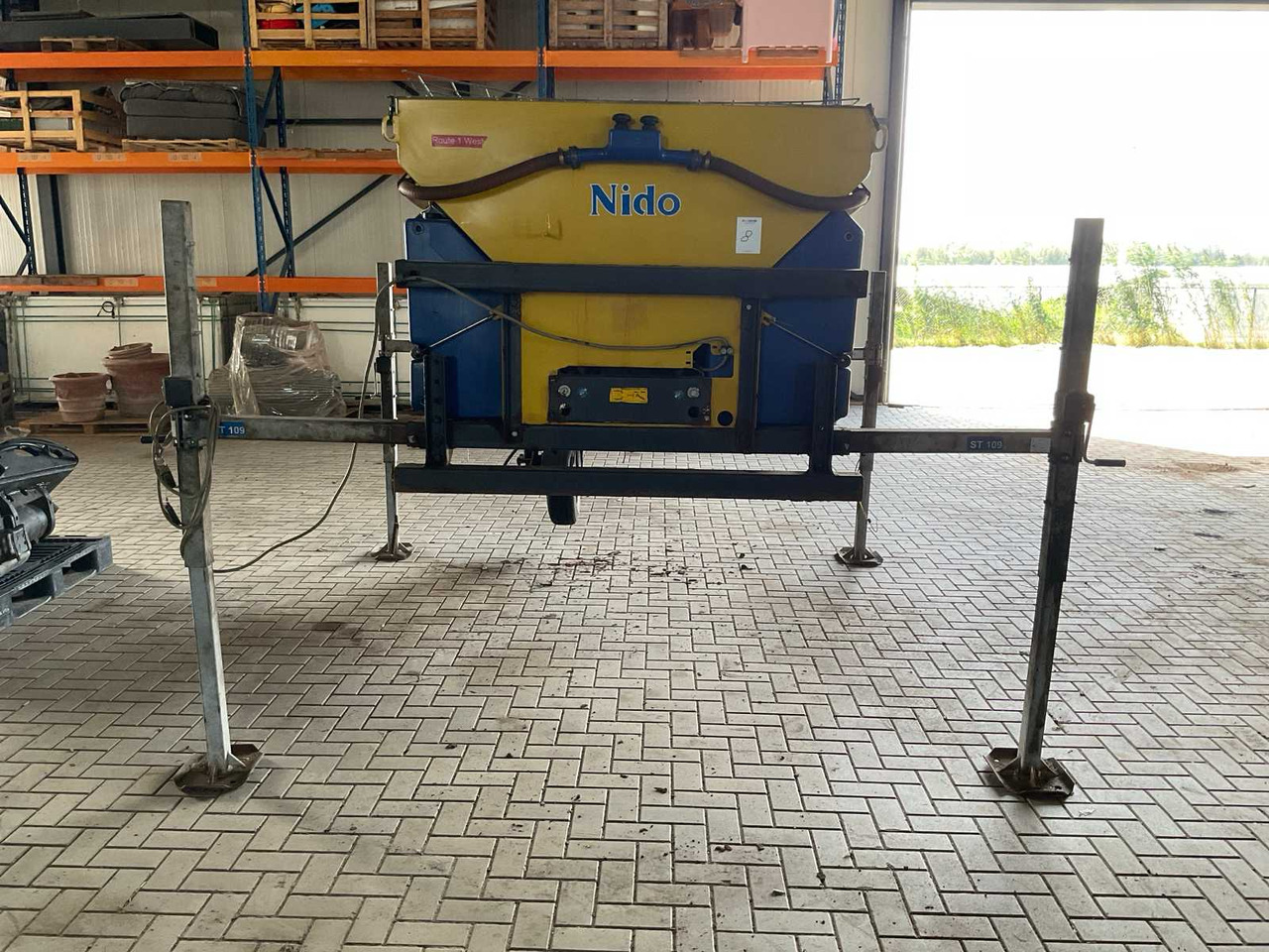 Nido Stratos B11K-27 WCXN-350 - Sypač písku/ Soli: obrázek 2 Nido Stratos B11K-27 WCXN-350 - Sypač písku/ Soli: obrázek 2