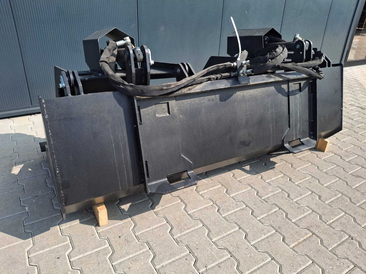 Rhino-cross 72 inch grapple Bucket - Stroj na obdělávání půdy: obrázek 3 Rhino-cross 72 inch grapple Bucket - Stroj na obdělávání půdy: obrázek 3