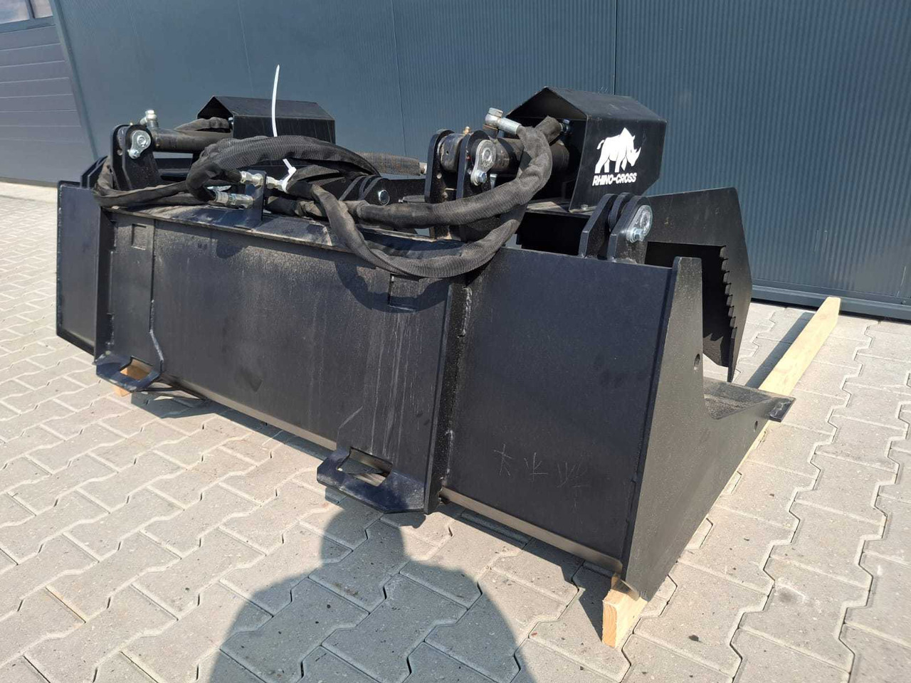 Rhino-cross 72 inch grapple Bucket - Stroj na obdělávání půdy: obrázek 2 Rhino-cross 72 inch grapple Bucket - Stroj na obdělávání půdy: obrázek 2