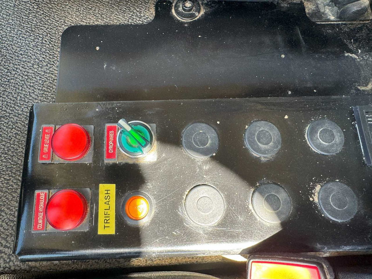 Nákladní automobil valníkový/ Plošinový, Auto s hydraulickou rukou Risa Renault D14 G2T TARIÈRE: obrázek 38