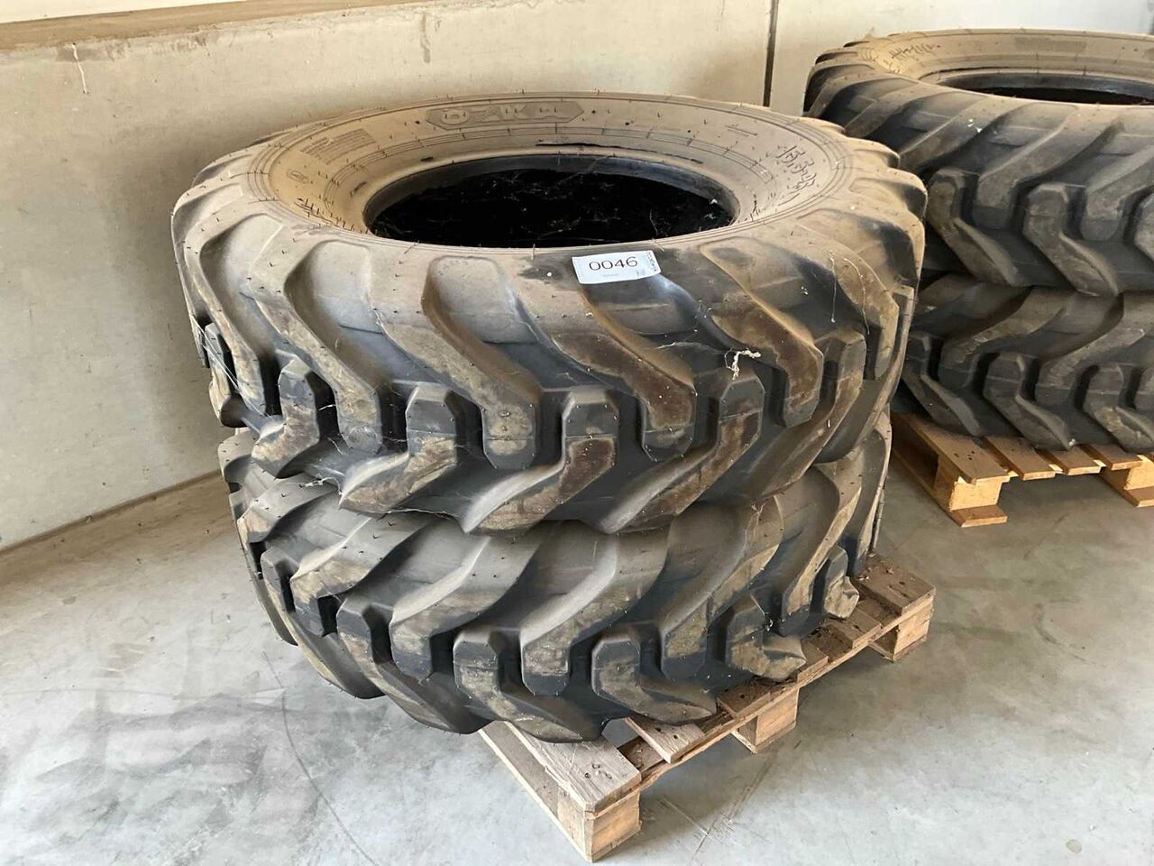 TYRES FOR TELEHANDLERS - Smykem řízený nakladač pásový: obrázek 2 TYRES FOR TELEHANDLERS - Smykem řízený nakladač pásový: obrázek 2