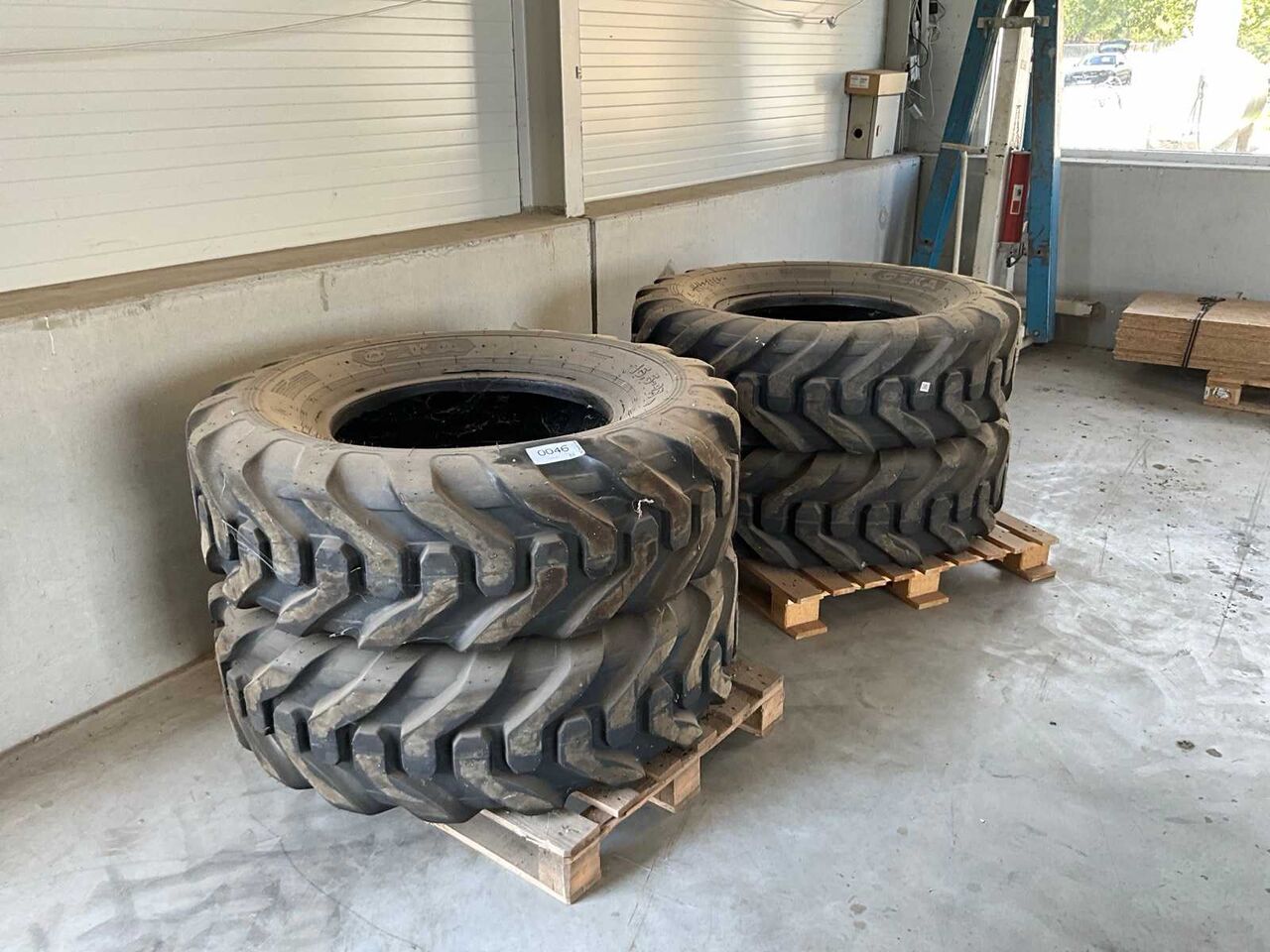 TYRES FOR TELEHANDLERS - Smykem řízený nakladač pásový: obrázek 1 TYRES FOR TELEHANDLERS - Smykem řízený nakladač pásový: obrázek 1