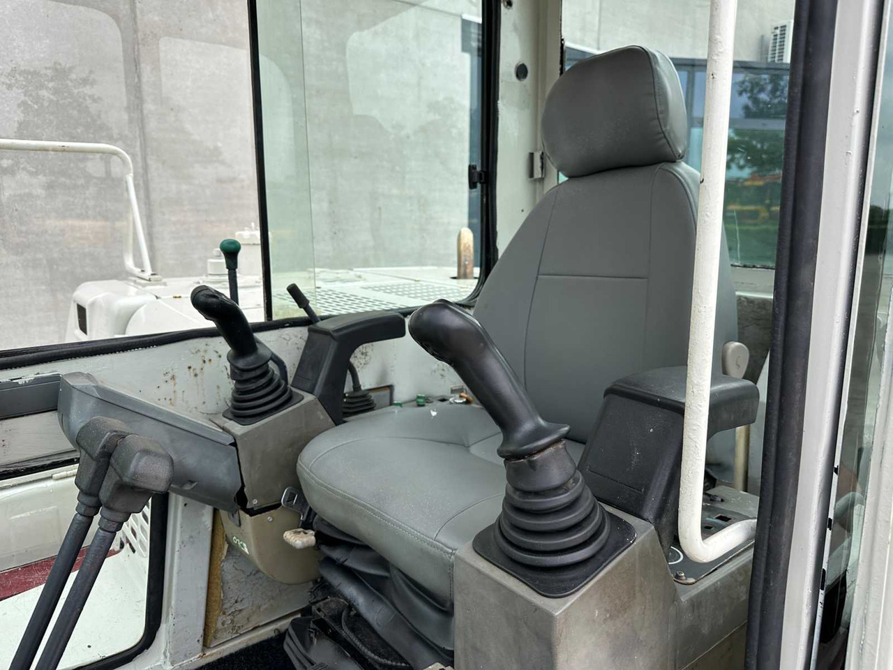 Pásové rýpadlo Takeuchi TB175C: obrázek 31