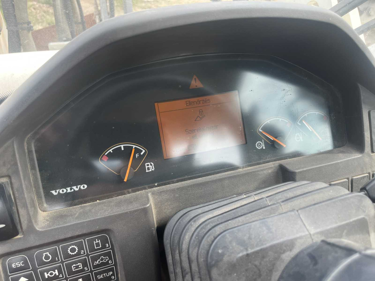 Kolový nakladač VOLVO L45G-TP: obrázek 42 Kolový nakladač VOLVO L45G-TP: obrázek 42